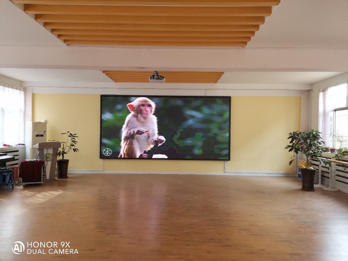 濰坊市某學校室內全彩屏完工，抗擊疫情，做好防護！