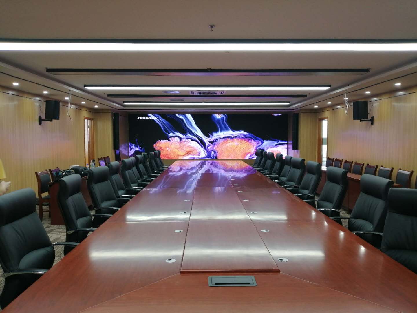 濰坊某事業(yè)單位音、視頻會議集成項目完工，會議辦公、音響系統(tǒng)、1.2小間距顯示系統(tǒng)完美融合